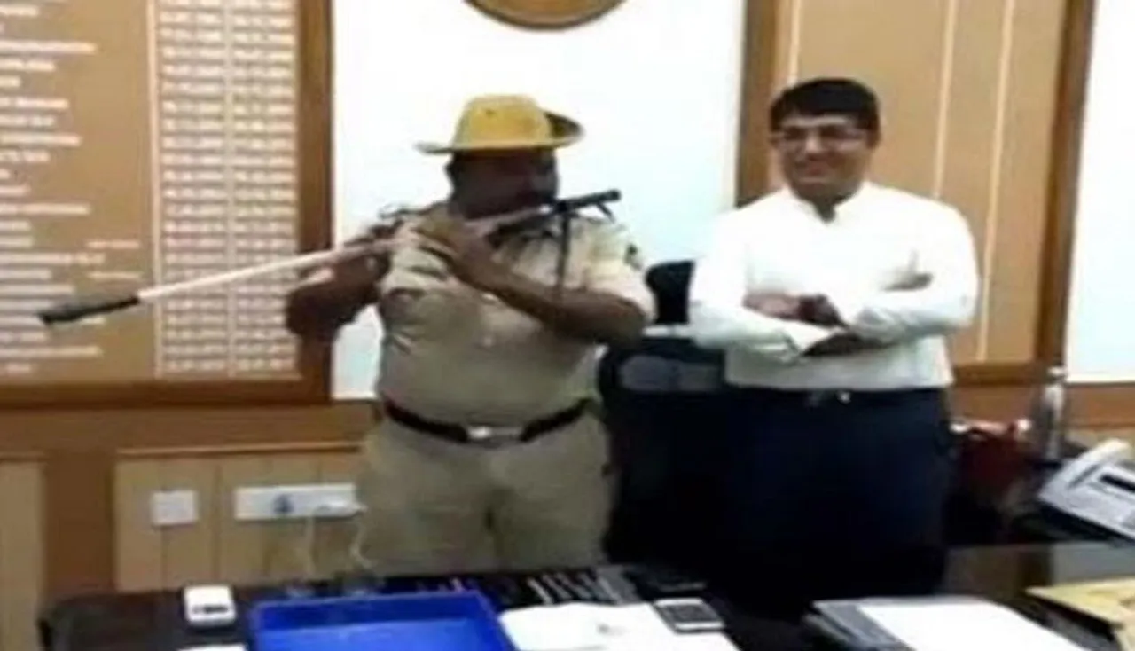 ପୁଲିସ୍ ଲାଠିର ବଂଶୀରେ ମଧ୍ୟ ଶୁଭିପାରେ ଏତେ ମଧୁର ସ୍ୱର