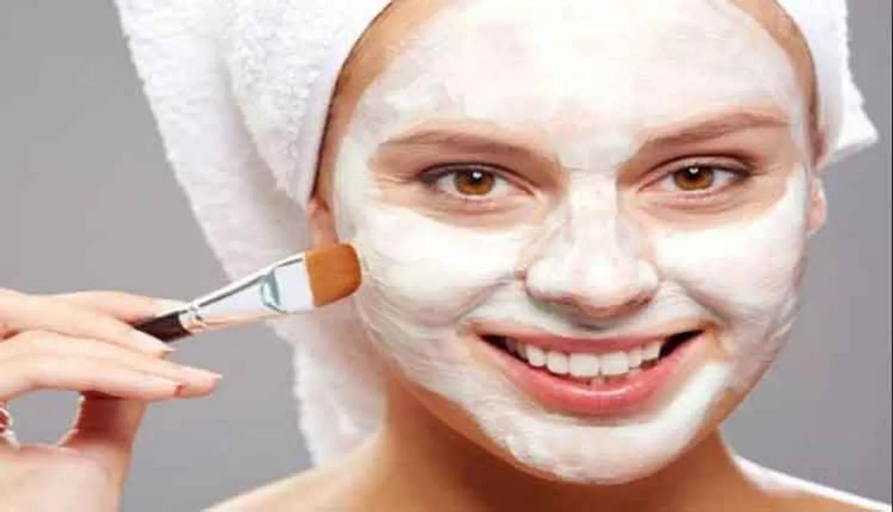 ବେକିଂ ସୋଡ଼ା ଚେହେରାରେ ଲଗାଇ ପାଆନ୍ତୁ ଚମକଦାର ତ୍ୱଚା