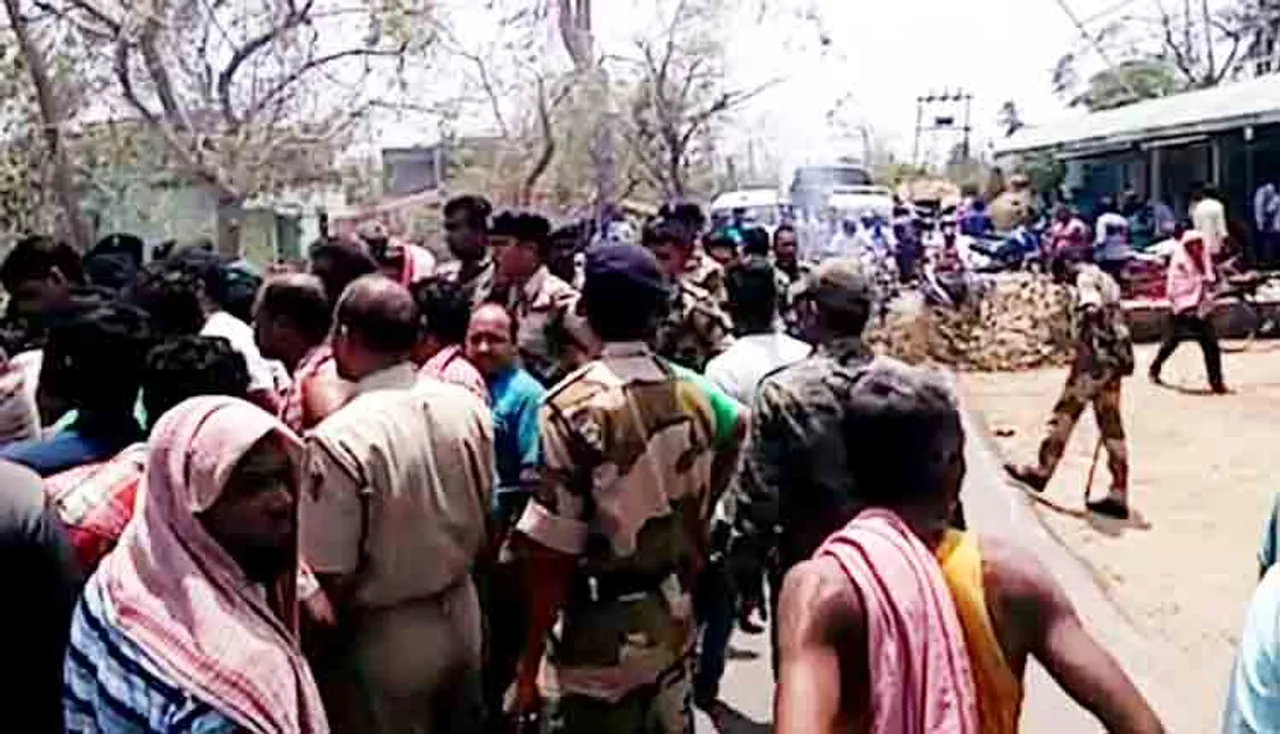 ରିଲିଫ୍‌ ଦାବିରେ ରାସ୍ତାକୁ ଓହ୍ଲାଇଲେ ବାତ୍ୟା ବିପନ୍ନ