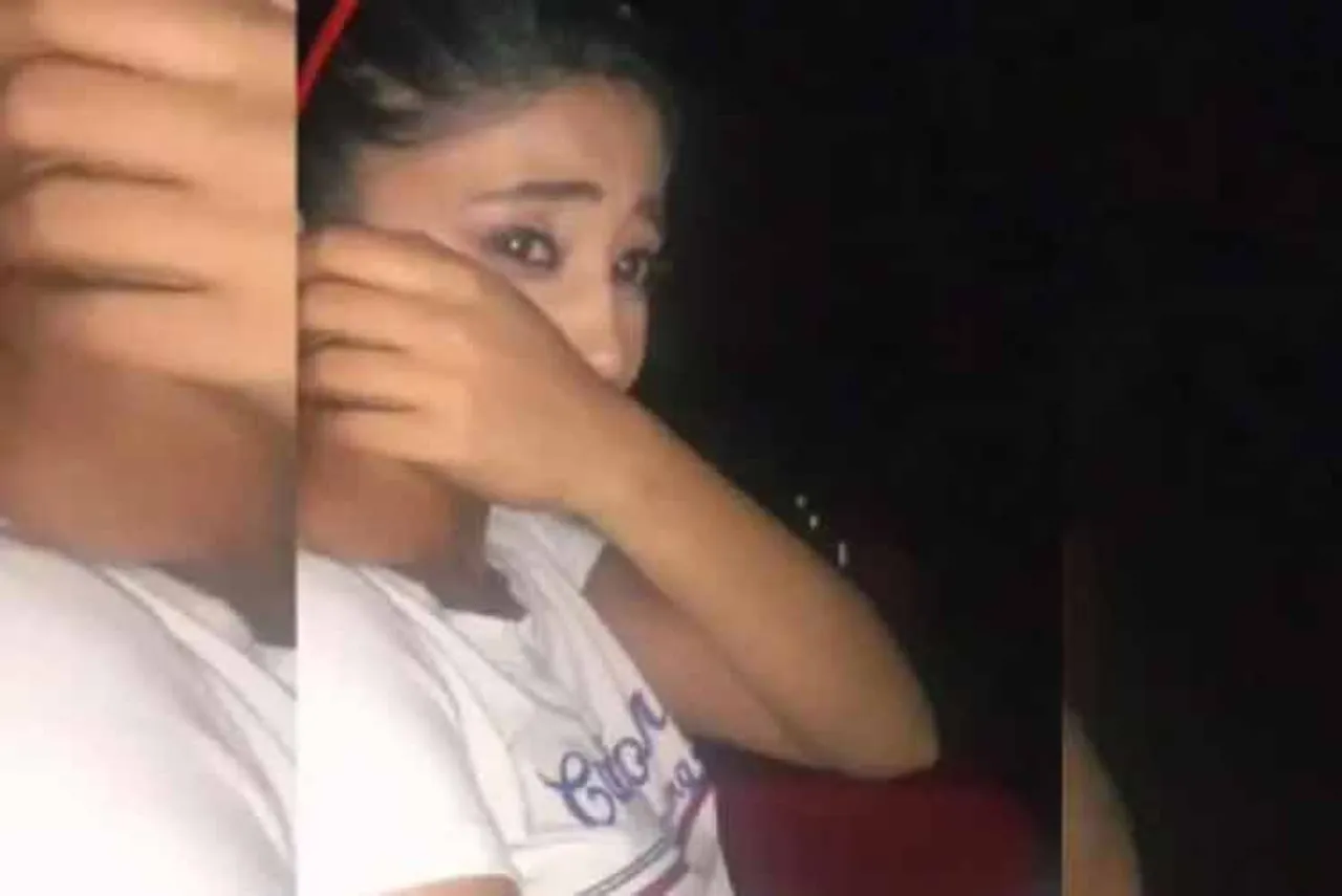 ହଠାତ୍‌ ଫିଲ୍ମ ହଲ୍‌ରେ କାହିଁକି କାନ୍ଦିବାକୁ ଲାଗିଲେ ଏହି ଅଭିନେତ୍ରୀ?