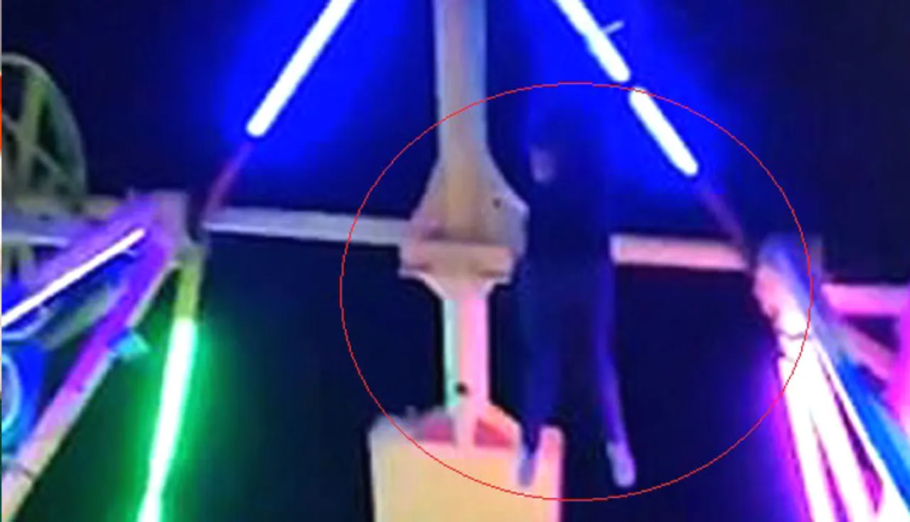 ଦୋଳି ଖେଳୁଥିଲେ: ହଠାତ୍‌ ଏମିତି କିଛି ହେଲା, ତଳକୁ ଖସିଗଲେ ମହିଳା