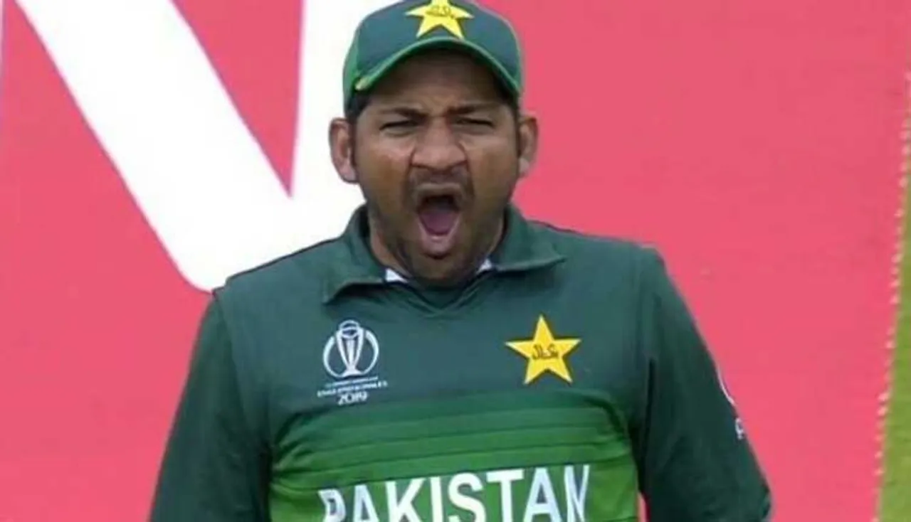 ପଡ଼ିଆରେ ହିଁ ସର୍ଫରାଜଙ୍କୁ ଚିଡ଼ାଇଲେ ପାକ୍‌ ଫ୍ୟାନ୍‌, ଦେଖନ୍ତୁ ଭିଡିଓ