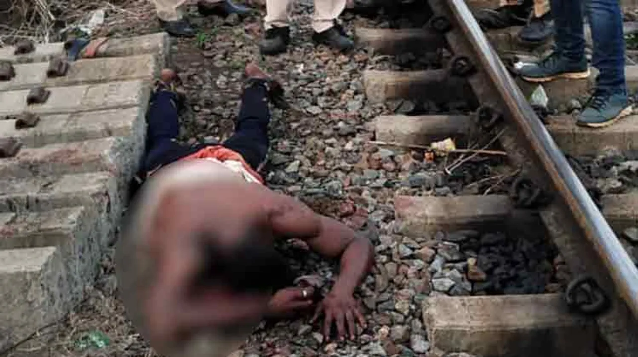 ଯୁବକଙ୍କୁ ଗୋଡ଼ାଇ ଗୋଡ଼ାଇ ହାଣି ରେଳ ଧାରଣାରେ ଫିଙ୍ଗିଦେଲେ