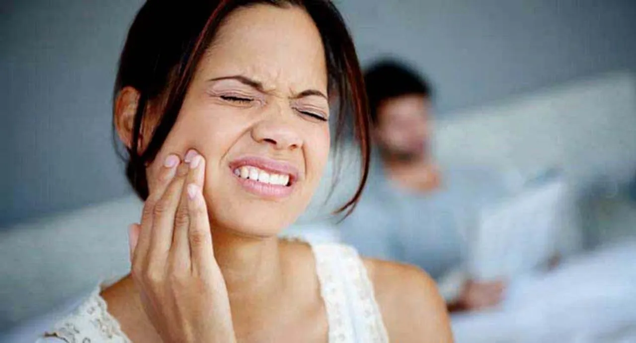 ଆପଣାନ୍ତୁ ଏହି ସବୁ ଘରୋଇ ଉପାୟ, ଦାନ୍ତ ଯନ୍ତ୍ରଣାରୁ ପାଇବେ ମୁକ୍ତି