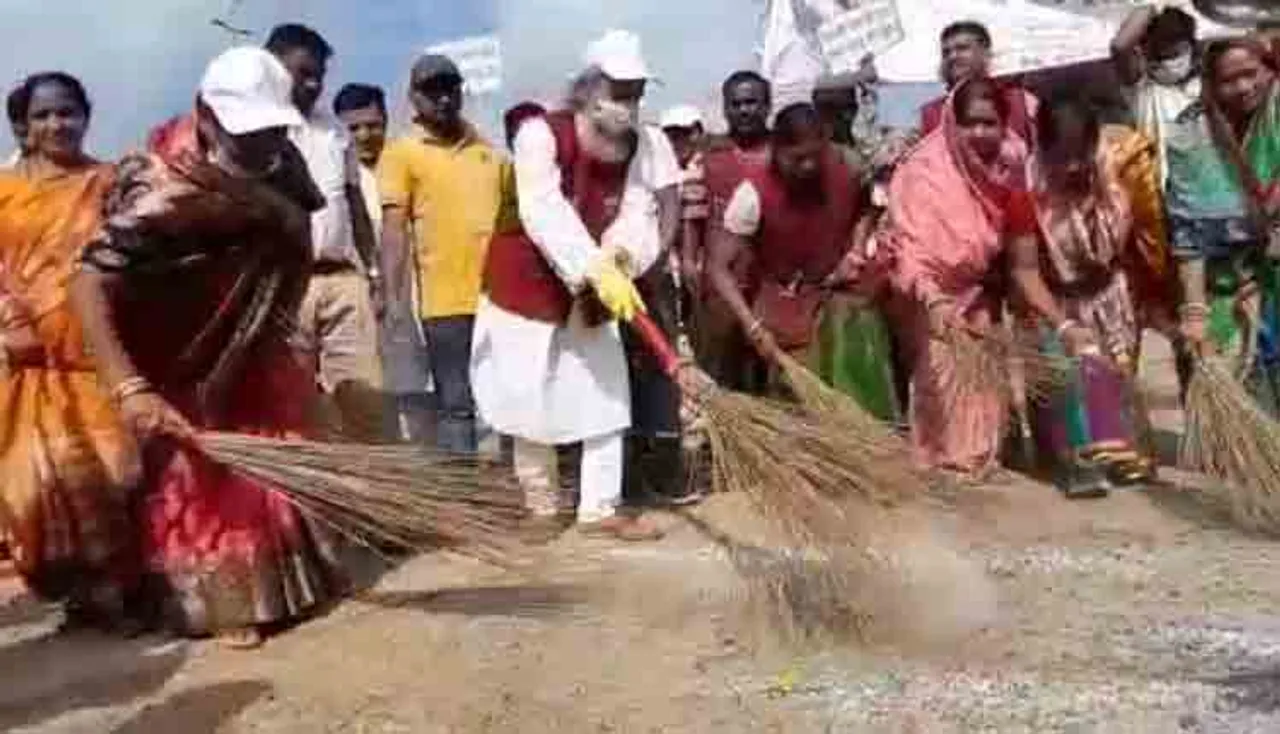 ପଞ୍ଚଲିଙ୍ଗେଶ୍ୱରରେ ମନ୍ତ୍ରୀ ପ୍ରତାପ ଷଡ଼ଙ୍ଗୀଙ୍କ ସଫେଇ ଅଭିଯାନ