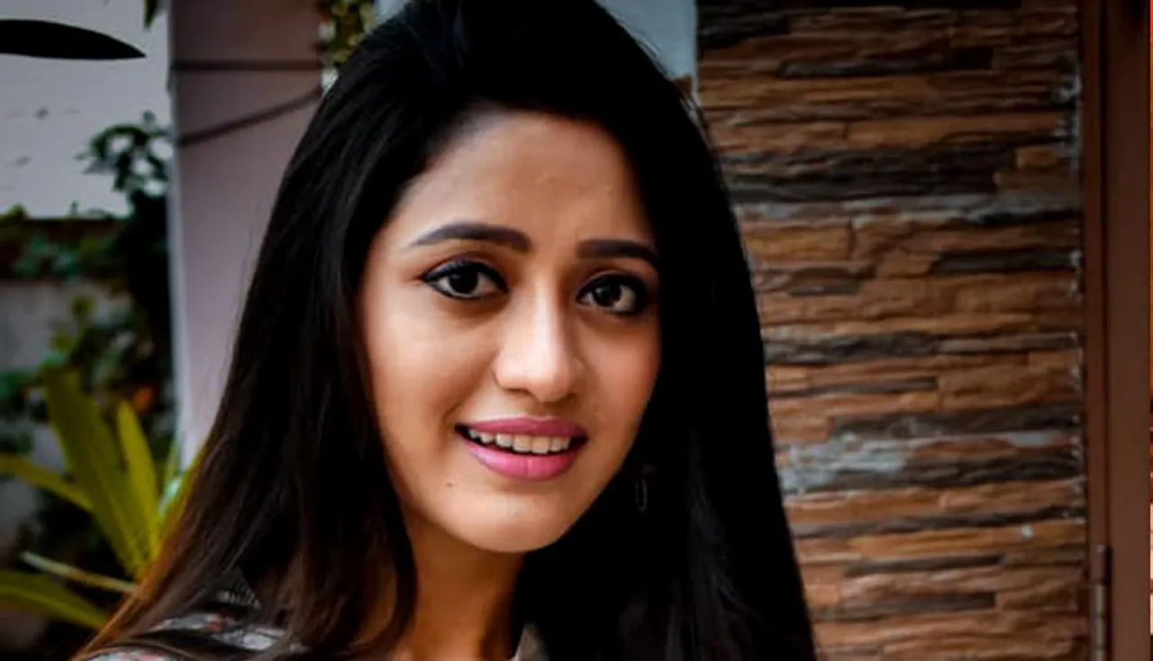 ଏଲିନା କଥା ଆଦାୟ କରିବାରେ ମାହିର