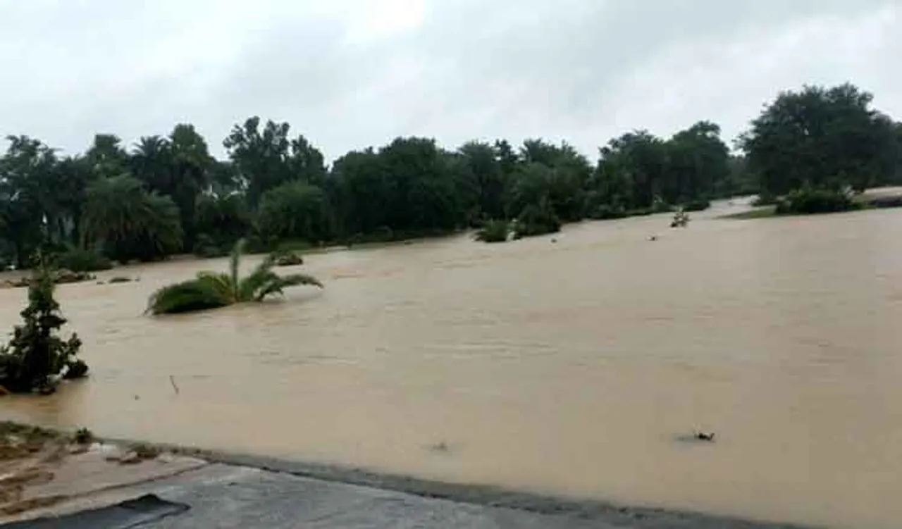 ଶିବ ମନ୍ଦିରରେ ପୂଜାପାଠ ଚାଲୁଥିଲା, ହଠାତ୍‌ ବନ୍ୟା ମାଡ଼ିଆସିଲା