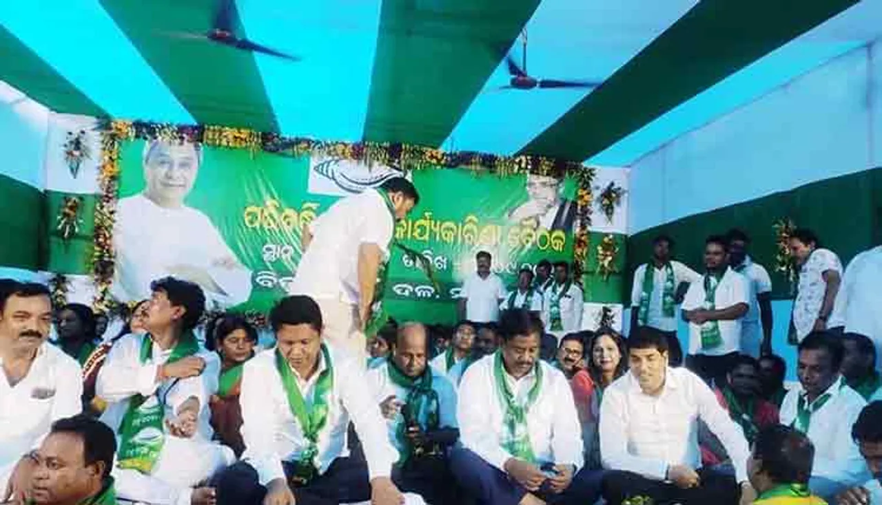 ପ୍ରଣବଙ୍କ ଚାଲ୍‌ରେ ଫସିଲେ ସଞ୍ଜୟ ଓ ଅରୁଣ, ପତିଆରା ହ୍ରାସ