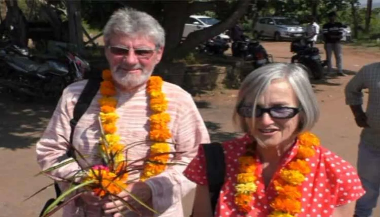 ପିଲାଦିନର ସ୍ମୃତି ମନେପକାଇ ସାତଦରିଆ ଡେଇଁ ଚାଲି ଆସିଲେ ଲଣ୍ଡନ ଦମ୍ପତି