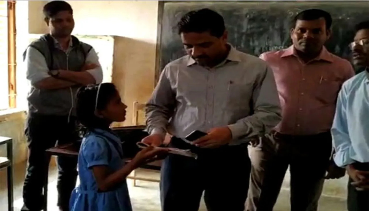 ପିଲାଙ୍କୁ ଗୁଣନ ଶିଖାଇଲେ ଜିଲ୍ଲାପାଳ