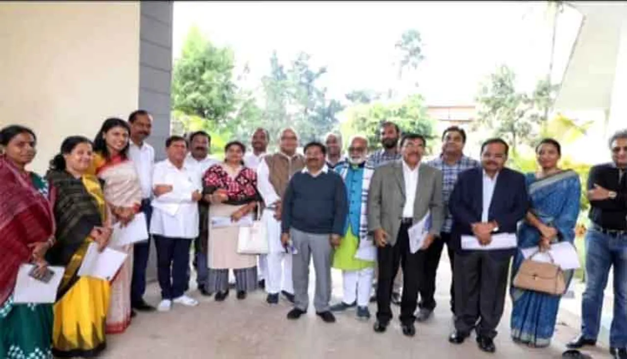 ନବୀନ ନିବାସରେ ବୈଠକ: ‘ଓଡ଼ିଆ ମୋ ପରିବାର’ କାର୍ଯ୍ୟକ୍ରମ ଶୁଭାରମ୍ଭ