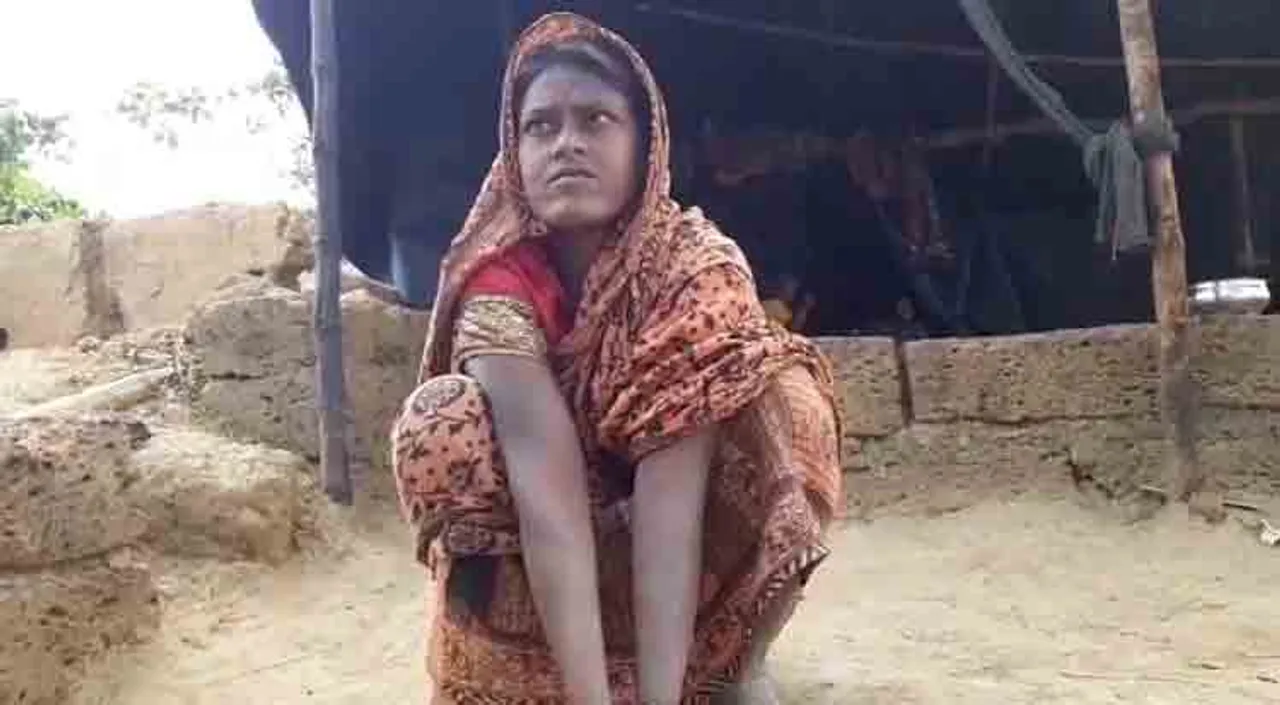 ‘ଫୋନି’ ଭାଙ୍ଗି ଦେଲା ଚାଳଛପର ଘର; ତିନି ଛୁଆଙ୍କୁ ଧରି ପଲିଥିନ୍‌ ତଳେ ରହୁଛନ୍ତି ଲକ୍ଷ୍ମୀ