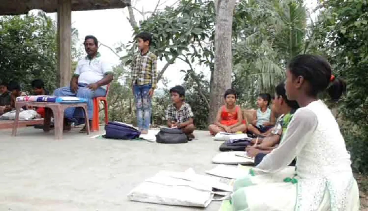 ଚାଟଶାଳୀ ପରମ୍ପରାକୁ ବଞ୍ଚାଇ ରଖିଛନ୍ତି କାଳନ୍ଦି ସାର୍‌