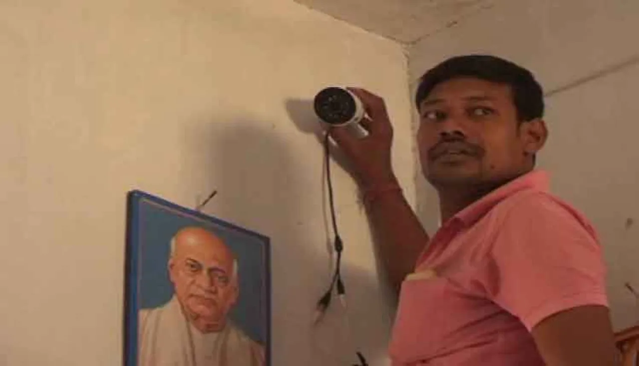 ମ୍ୟାଟ୍ରିକ୍ ପରୀକ୍ଷା: ସୁପରିଣ୍ଟେଣ୍ଡେଣ୍ଟ୍‌ ବି ଧରିପାରିବେନି ମୋବାଇଲ୍‌