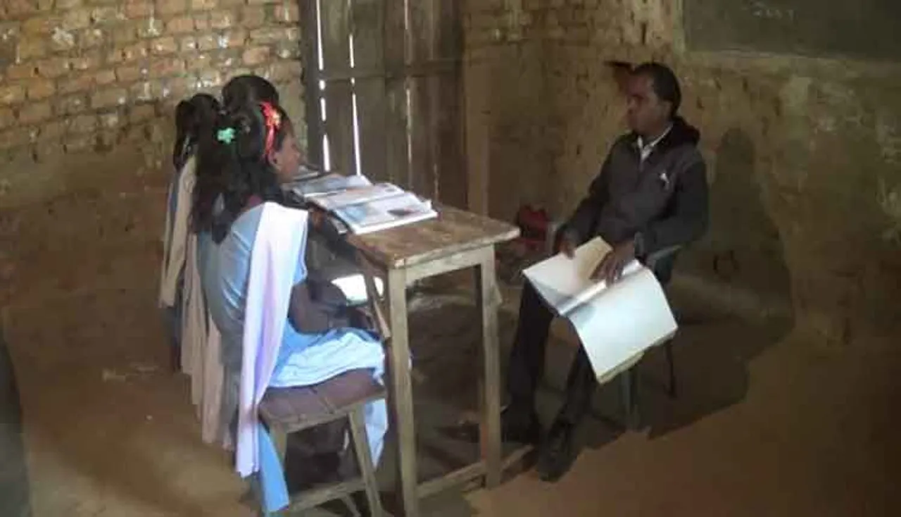 ଶିକ୍ଷାର ଆଲୋକ ବାଣ୍ଟୁଛନ୍ତି କୁଶ ସାର୍‌