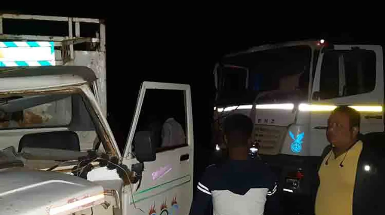 ପିକ୍‌ଅପ୍‌କୁ ପିଟିଦେଲା ଟ୍ରକ୍‌, ରାସ୍ତାରେ ଚାଲିଗଲା ୨ ଜୀବନ  