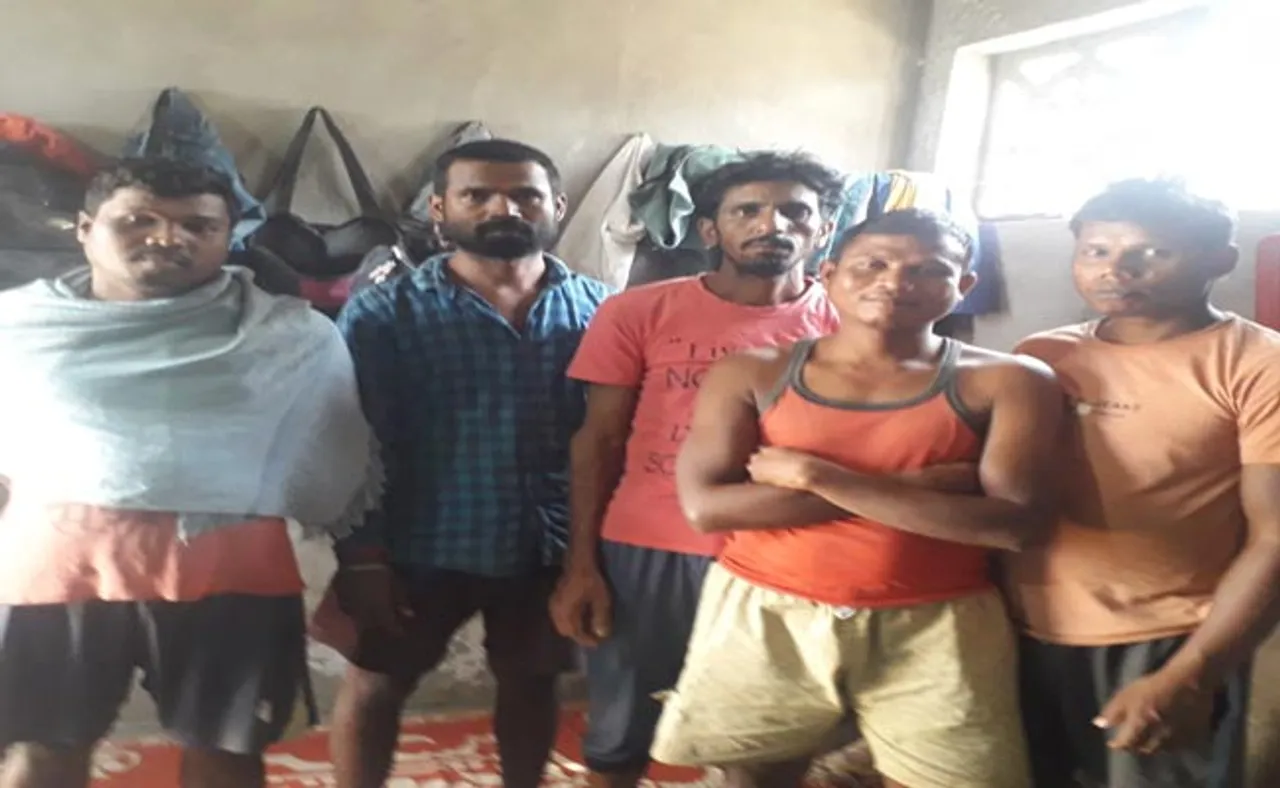 କରୋନା ପାଇଁ ଆମେ ଫସିଯାଇଛୁ, ଆମକୁ ଉଦ୍ଧାର କର