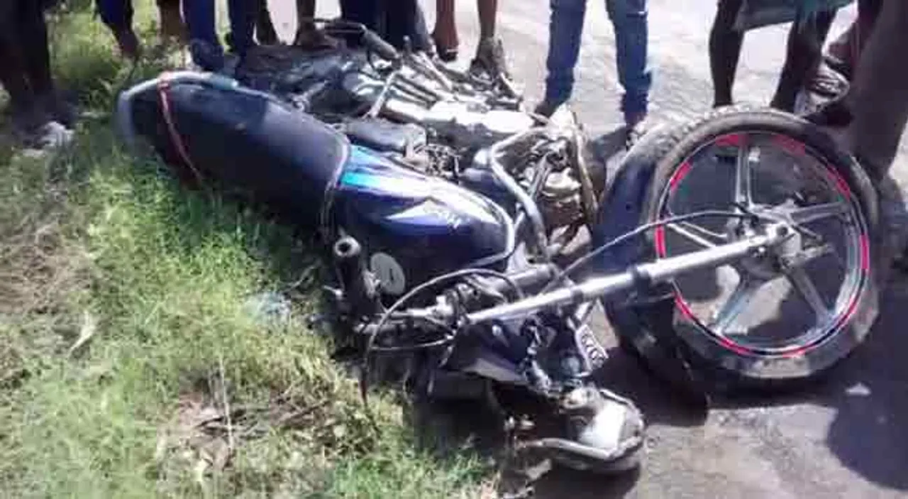 ଦୁଇ ବାଇକ୍‌ ମୁହାଁମୁହିଁ ଧକ୍କା; ୩ ମୃତ