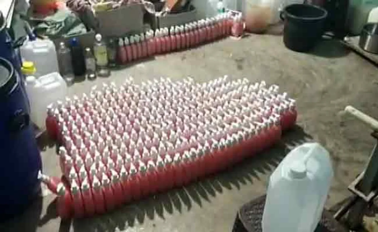 ନକଲି ହ୍ୟାଣ୍ଡଓ୍ୱାସ୍ ଓ ସାନିଟାଇଜର ଫ୍ୟାକ୍ଟ୍ରି ସିଲ୍‌