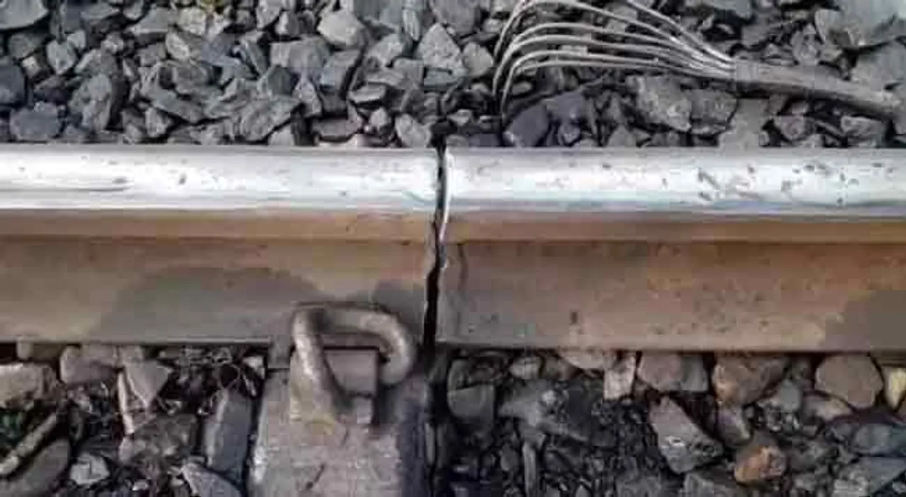 ରେଳ ଧାରଣାରେ ଫାଟ; ଅଳ୍ପକେ ବର୍ତ୍ତିଲା ଲୋକମାନ୍ୟ ତିଳକ ଏକ୍ସପ୍ରେସ