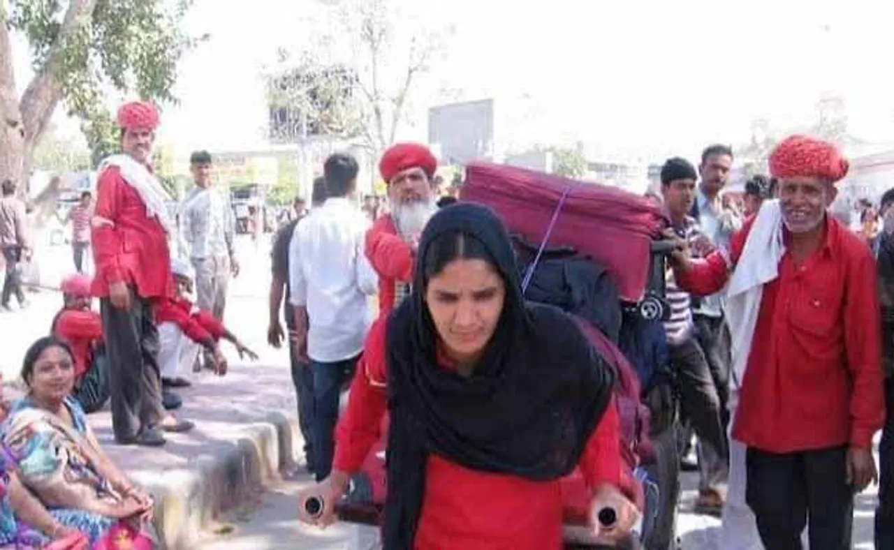 ମହିଳା କୁଲି ରେଳ ମନ୍ତ୍ରଣାଳୟର ଗର୍ବ!