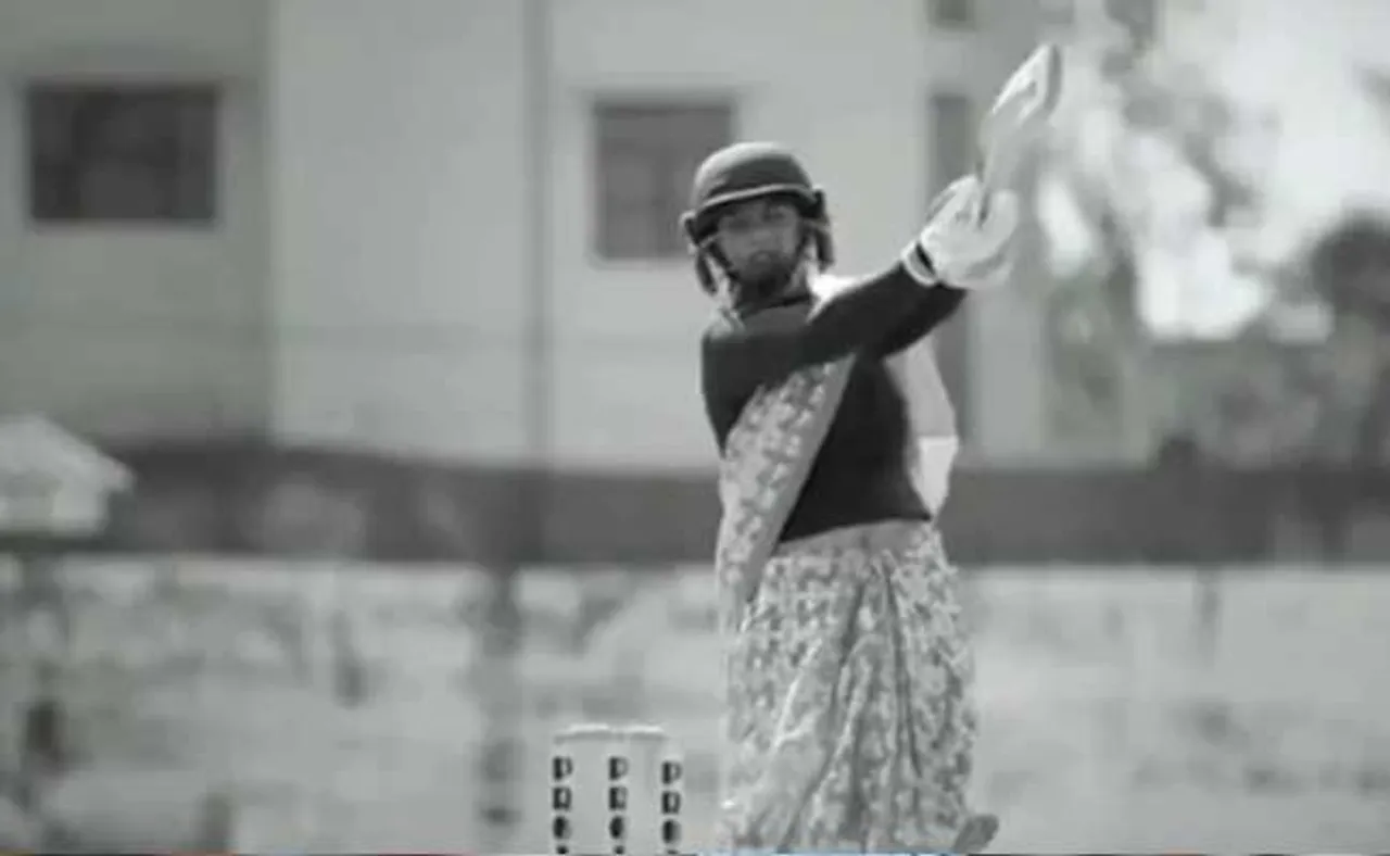 ଶାଢ଼ି ପିନ୍ଧି ବ୍ୟାଟିଂ କଲେ, ଟିମ ଇଣ୍ଡିଆକୁ ଶୁଭେଚ୍ଛା ଜଣାଇଲେ ମିତାଲି ରାଜ, ଭିଡିଓ ଭାଇରାଲ