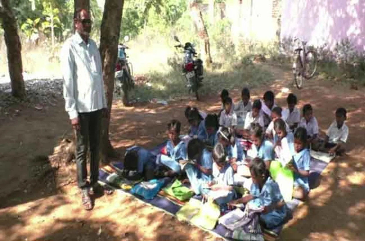 ୯ ବର୍ଷ ହେଲାଣି ସରିପାରୁନି ନିର୍ମାଣ, ବାରଣ୍ଡାରେ ଓ ଗଛ ତଳେ ବସି ପାଠ ପଢ଼ୁଛନ୍ତି ଛାତ୍ରଛାତ୍ରୀ