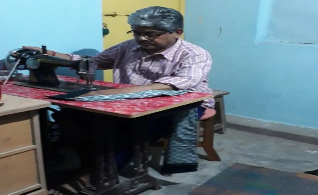 ପାରମ୍ପାରିକ ବସ୍ତ୍ରରେ ମାସ୍କ ତିଆରି କରି ଚର୍ଚ୍ଚାରେ ସୁରେନ୍ଦ୍ର