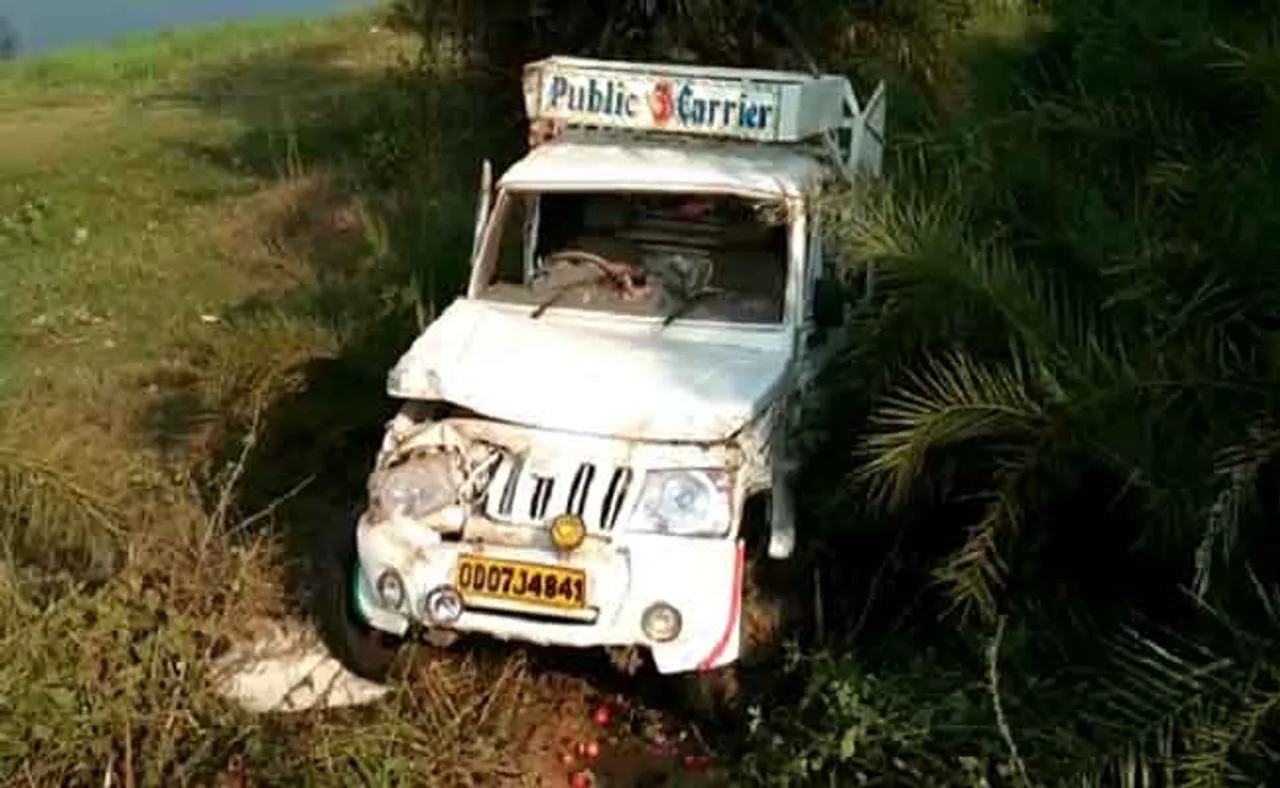 ଓଲଟିଲା ପିକ୍‌ଅପ୍ ଭ୍ୟାନ୍;  ୩ମୃତ