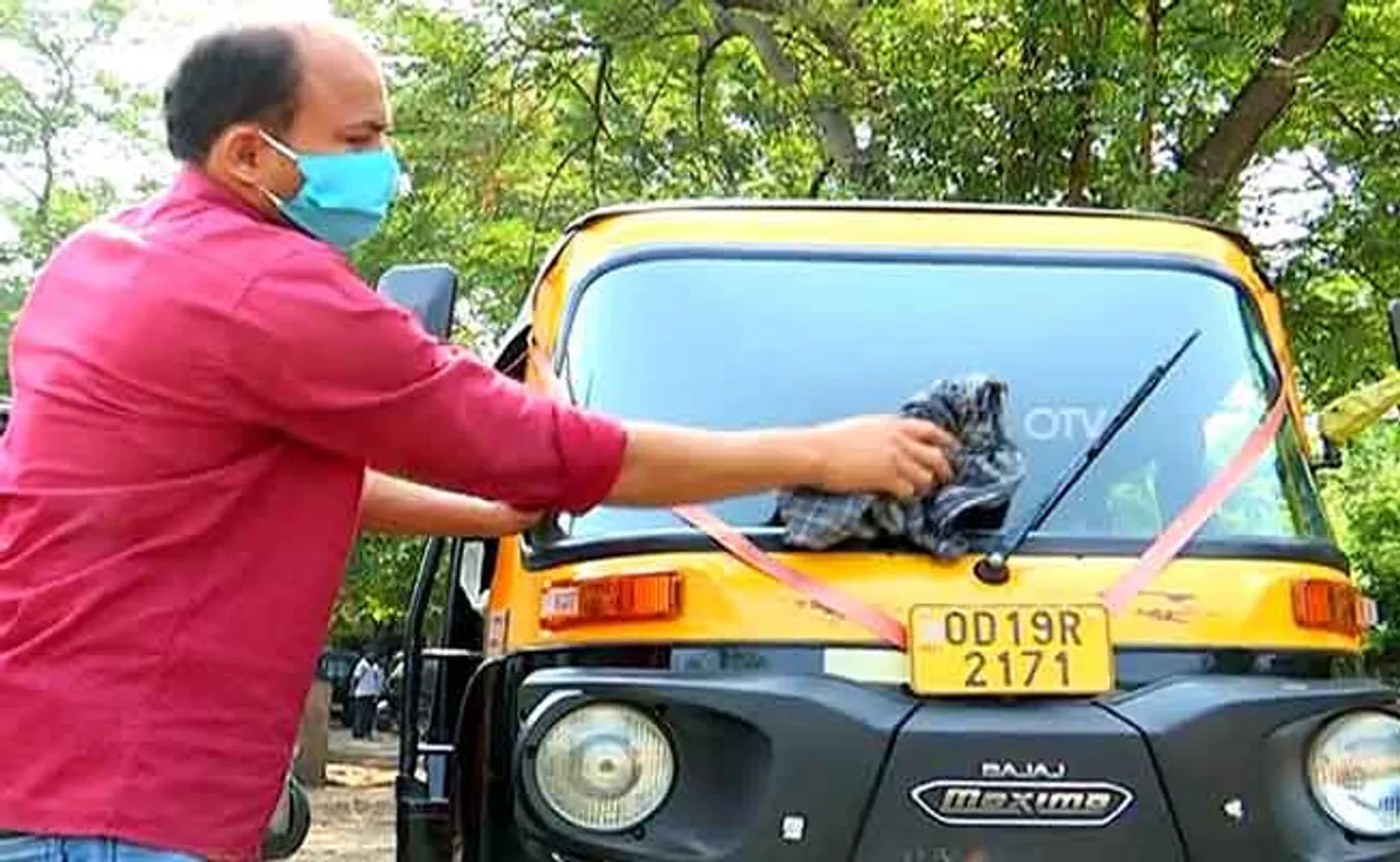 ଲକ୍‌ଡାଉନ୍‌ ଆଣିଲା ଦୁଃଖ, ଗଡ଼ୁନି ଅଟୋ, ଭୋକ ଉପାସରେ ପରିବାର