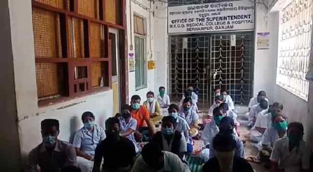 ଯୁଦ୍ଧ ବେଳେ ଯୋଦ୍ଧାଙ୍କ ଆନ୍ଦୋଳନ; ଆଣିଲେ ଏମିତି ଅଭିଯୋଗ