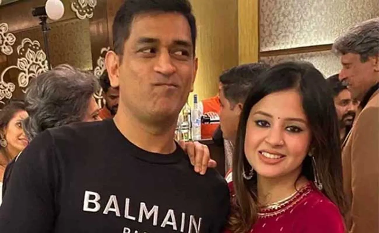 ଧୋନିଙ୍କ ଅବସର ଚର୍ଚ୍ଚାରେ ମୁହଁ ଖୋଲିଲେ ସାକ୍ଷୀ, ପରେ ଡିଲିଟ କଲେ ଟ୍ୱିଟ୍