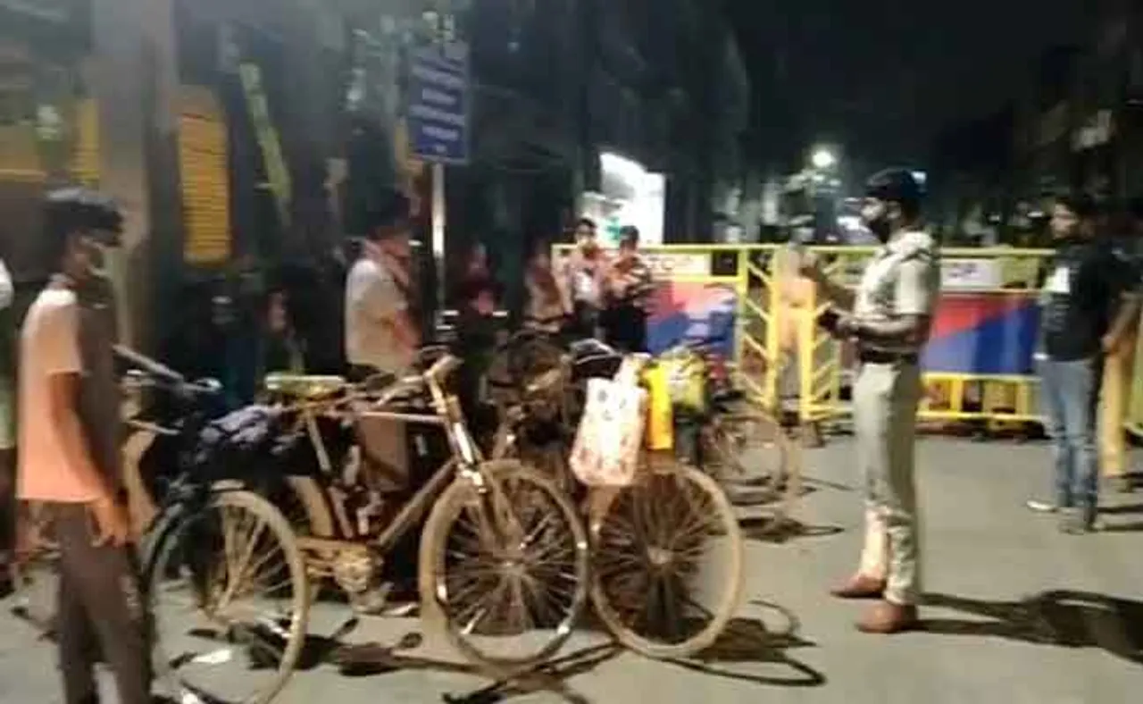 ସାଇକେଲ୍‌ରେ ଯାଉଥିଲେ, ଅଟକାଇଲା ପୁଲିସ୍‌