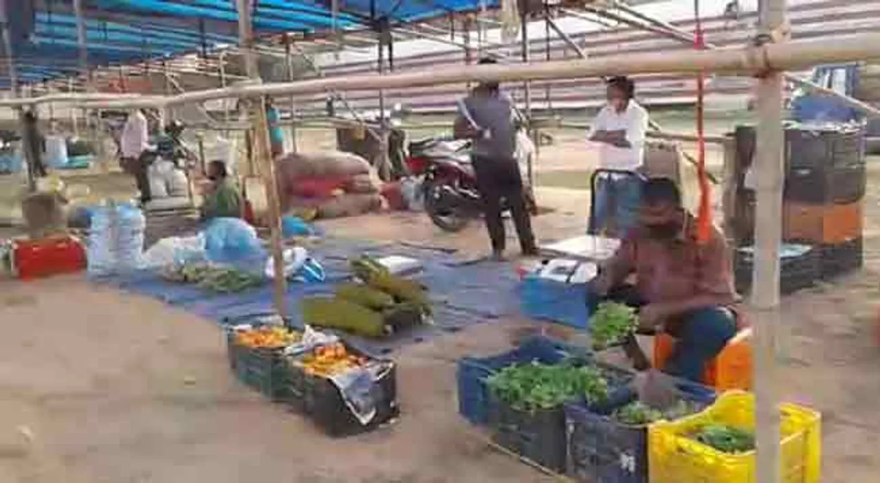 ଭିଡ଼ ହଟାଇବା ପାଇଁ ସ୍ଥାନାନ୍ତର ହେଲା ହୋଲ୍‌ସେଲ୍‌ ବଜାର