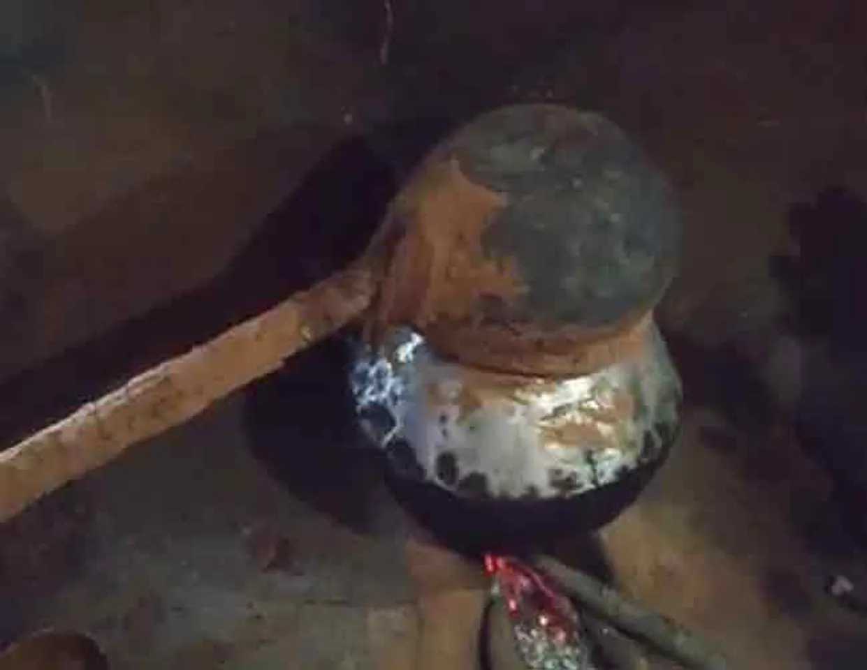 ଘରେ ମହୁଲି ମଦ ତିଆରି କରି ବିକ୍ରି କରୁଥିଲେ, ଧରିଲା ପୁଲିସ୍‌