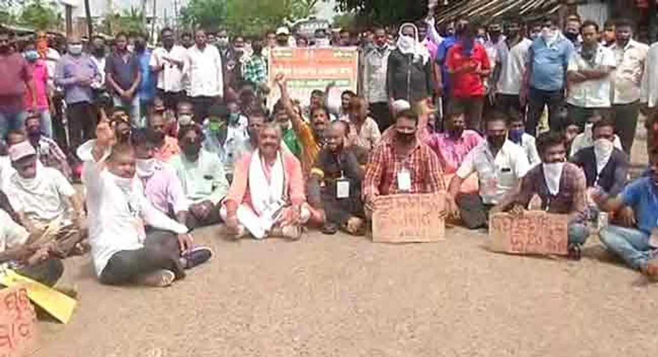 ‘ବସ୍‌ ମାଲିକଙ୍କୁ ସବୁ ଛାଡ଼ ହେଉଛି, ଚାଳକ, କର୍ମଚାରୀଙ୍କୁ ପଚାରୁ ନାହାନ୍ତି’