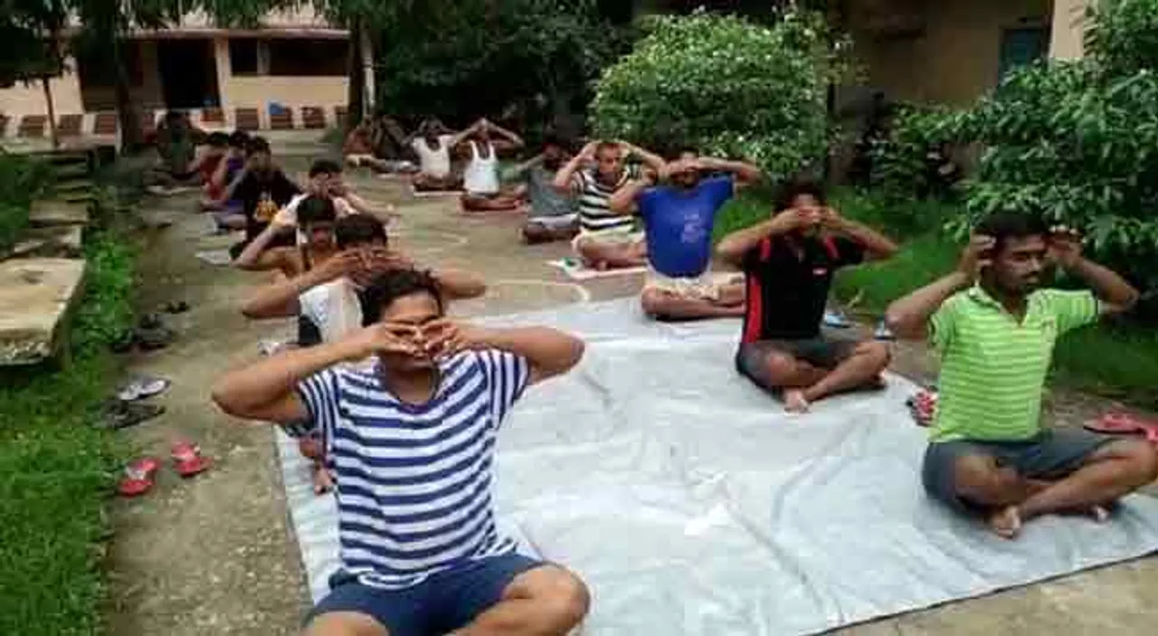 କ୍ୱାରେଣ୍ଟାଇନ୍‌ ସେଣ୍ଟରରେ ଯୋଗ କଲେ ଅନ୍ତେବାସୀ