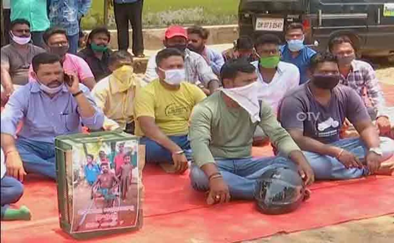 ସ୍ୱାଭାବିକ ହେଉନି ବସ୍‌ ଚଳାଚଳ; ମାଲିକଙ୍କ ପରେ ଏବେ ଅଡ଼ି ବସିଛନ୍ତି କର୍ମଚାରୀ