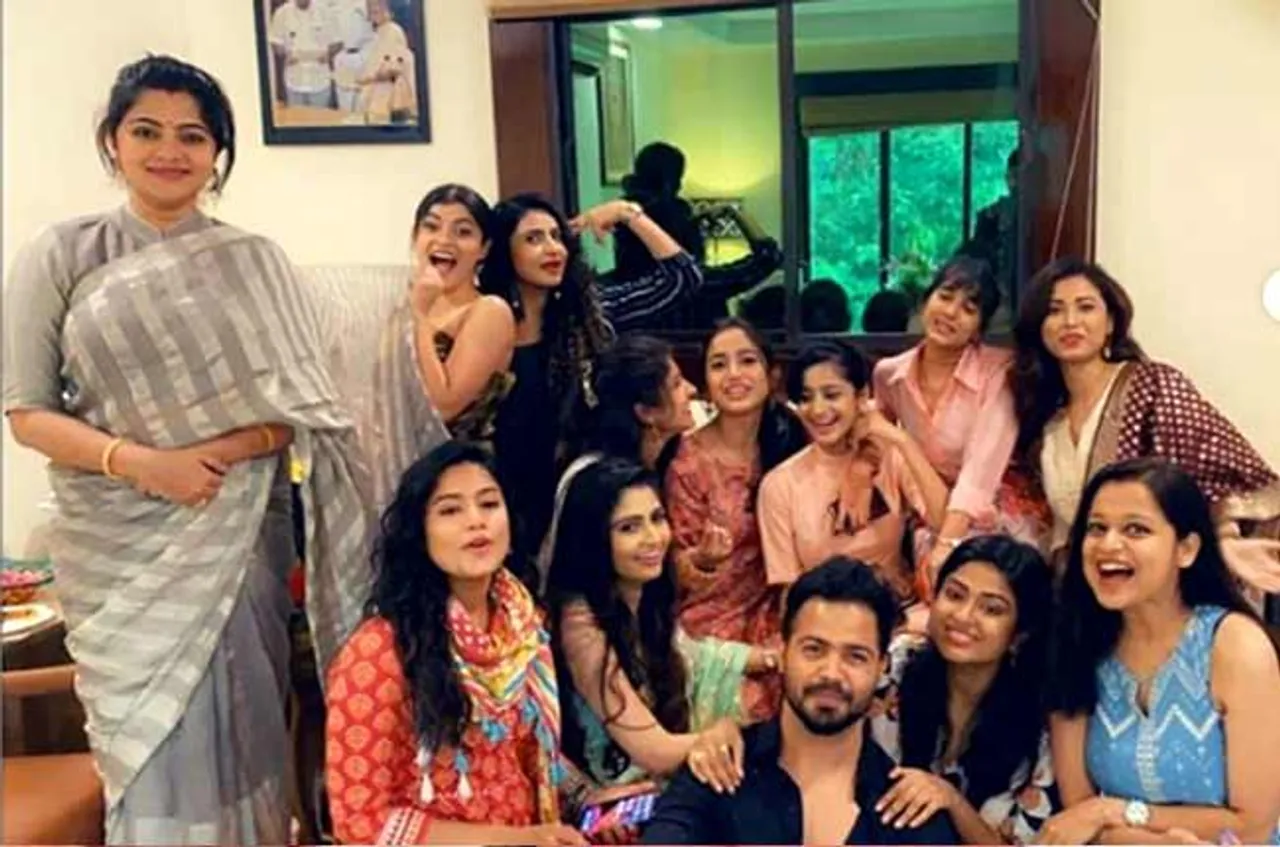 ଝିଲିକ୍‌ଙ୍କ ଘରେ କାହିଁକି ଏକାଠି ହେଲେ ଓଲିଉଡ୍‌ ସୁନ୍ଦରୀ?