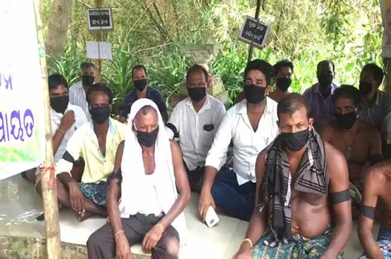 ମୁହଁ ଓ ହାତରେ କଳା ପଟି ବାନ୍ଧି ଚାଷୀଙ୍କ ନିରବ ପ୍ରତିବାଦ