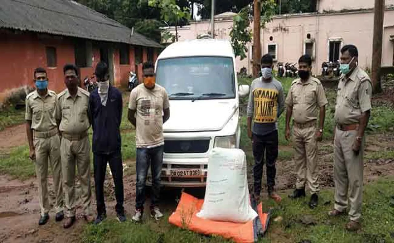 ଗଞ୍ଜେଇ ସହ ମିଳିଲା ଜାଲ୍‌ ନୋଟ; ନିଲମ୍ବିତ କନଷ୍ଟେବଳଙ୍କ ସମେତ ୩ ଗିରଫ