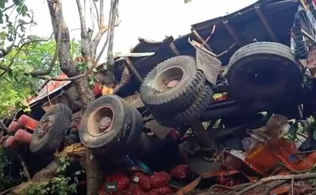 ଘାଟି ତଳକୁ ଖସିପଡ଼ିଲା ଟ୍ରକ୍‌