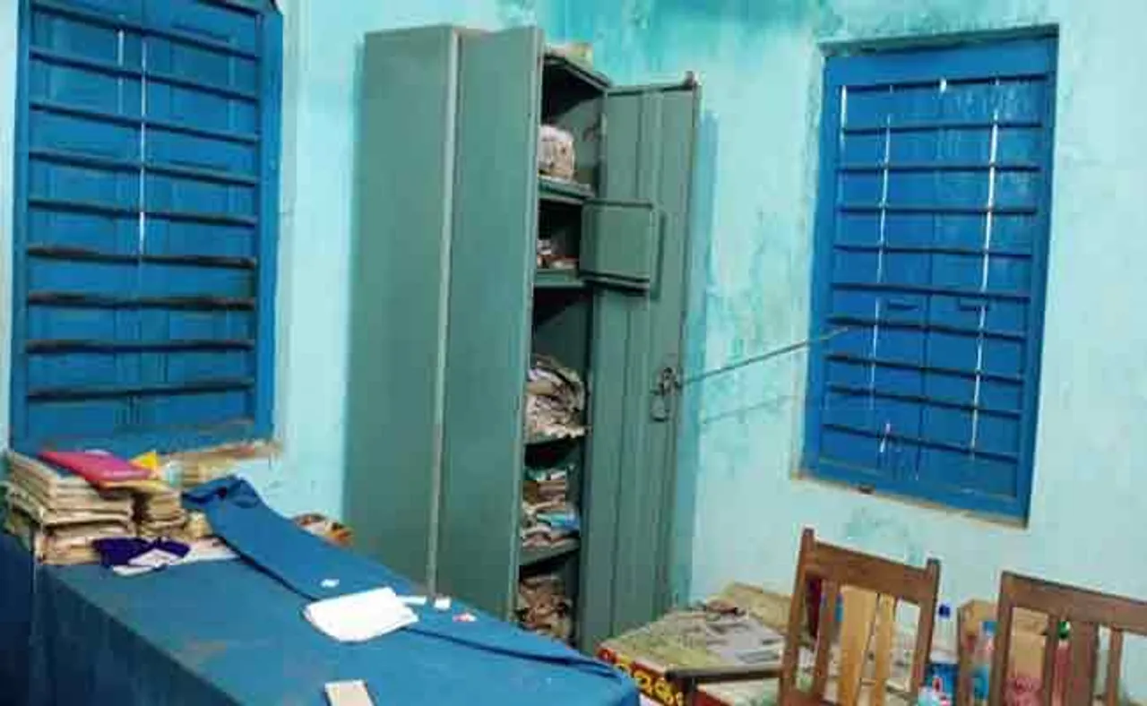 ଲ୍ୟାମ୍ପସରୁ ତାଲା ଭାଙ୍ଗି ନେଇଗଲେ ତିନି ଲକ୍ଷ ଟଙ୍କା