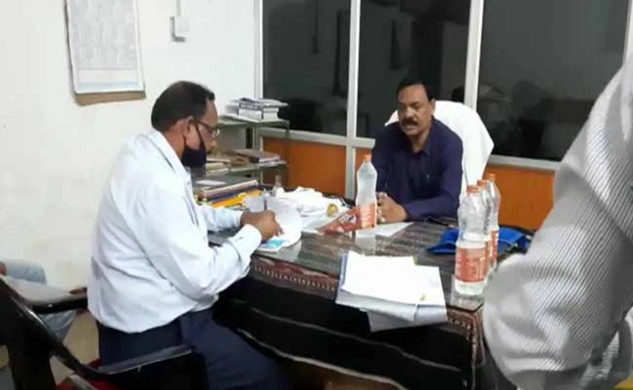 ବ୍ଲକ ଶିକ୍ଷା ଅଧିକାରୀଙ୍କ ଗାଡ଼ିରୁ ମିଳିଲା ଲକ୍ଷେ ଟଙ୍କା