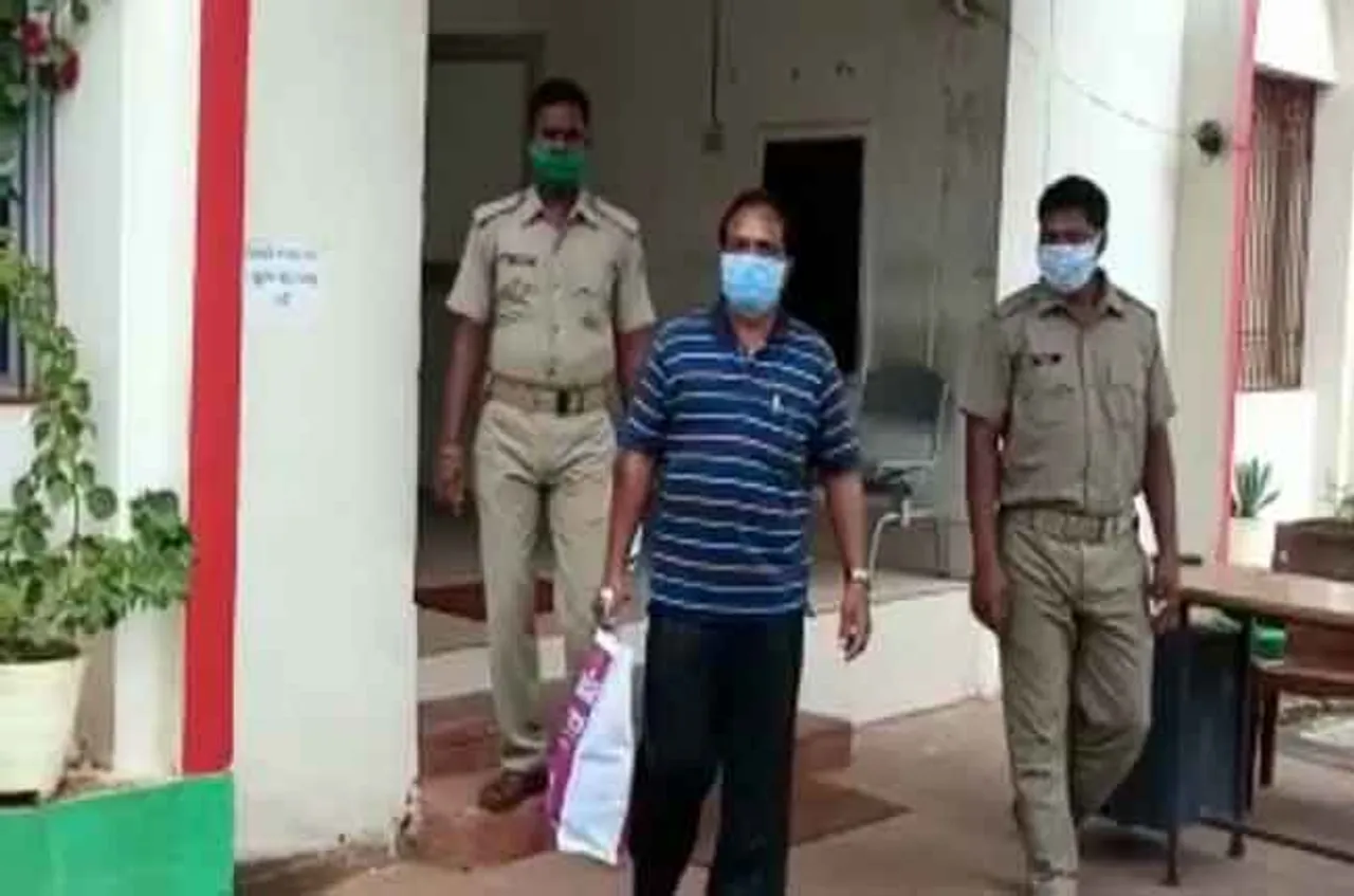 ତହସିଲଦାରଙ୍କୁ ହଇରାଣ କରି ବନ୍ଧା ହେଲେ ଅଧ୍ୟାପକ