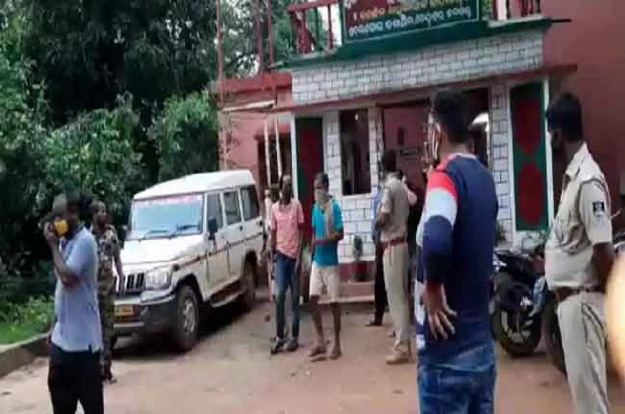 କାର୍‌ରେ ପ୍ରେସ୍ ଲେଖି ଡେରା ପକାଇଥିଲେ, ହେଲେ ଫନ୍ଦି ଧରାପଡ଼ିଲା