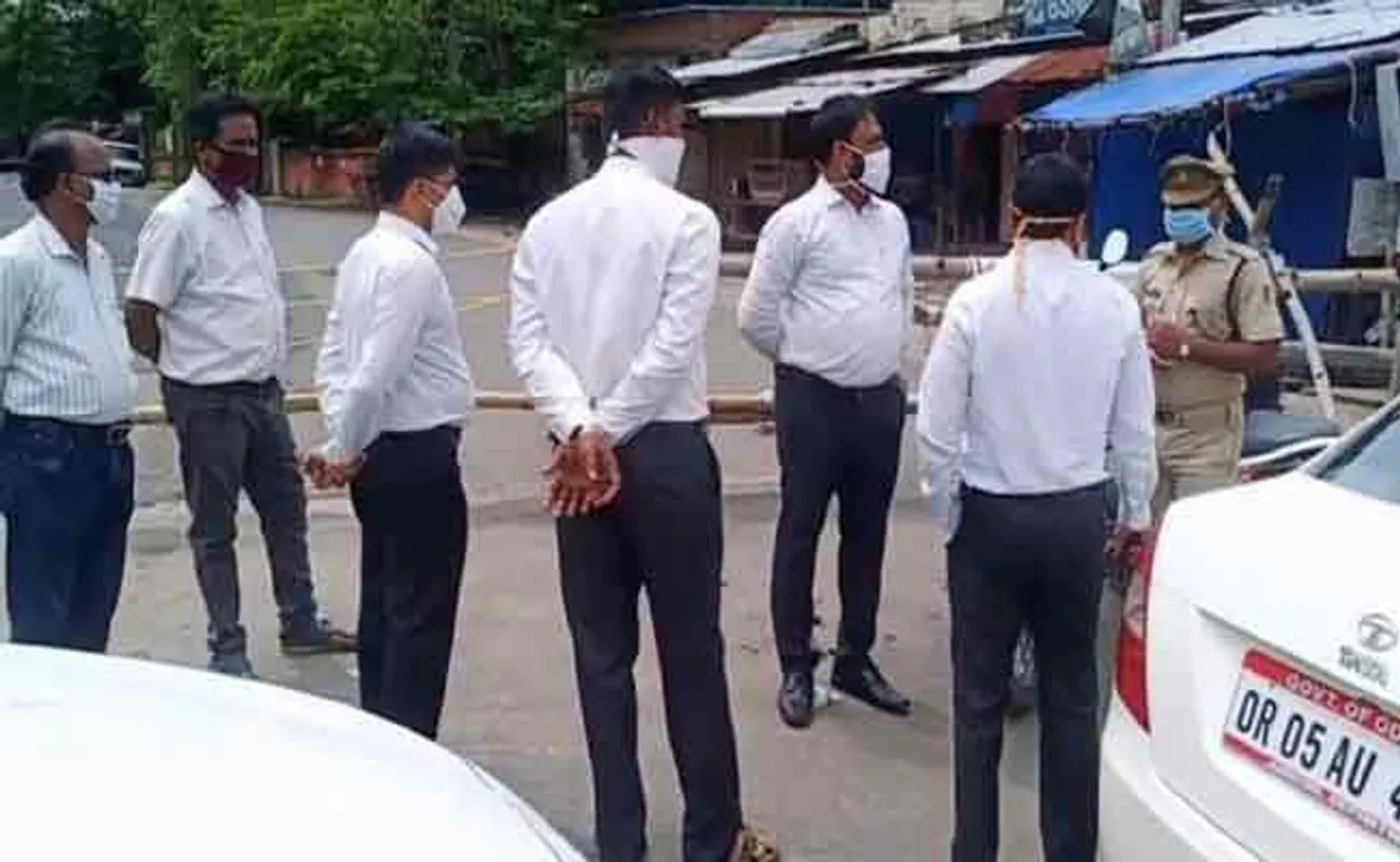 ମାଜିଷ୍ଟ୍ରେଟଙ୍କୁ କୋର୍ଟ ଭିତରକୁ ଛାଡ଼ିଲାନି ପୁଲିସ୍