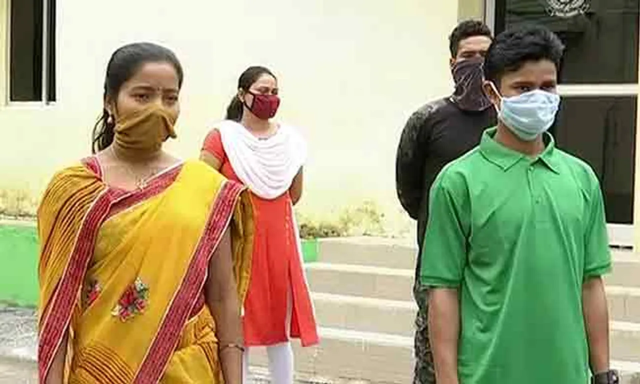 ଦୁଇ କ୍ୟାଡର ନକ୍ସଲଙ୍କ ଆତ୍ମସମର୍ପଣ