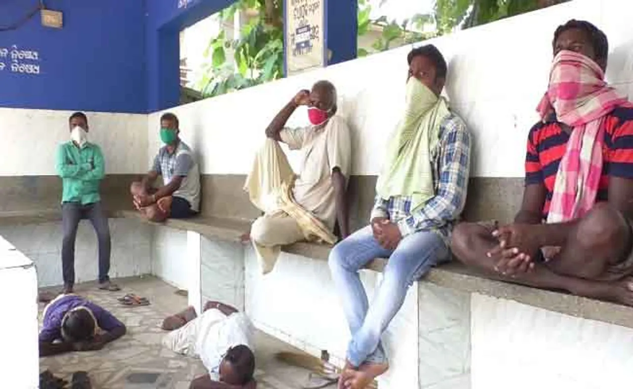 ଗାଁରେ ପଶି ପାରୁ ନାହାନ୍ତି ୧୫ ପରିବାର