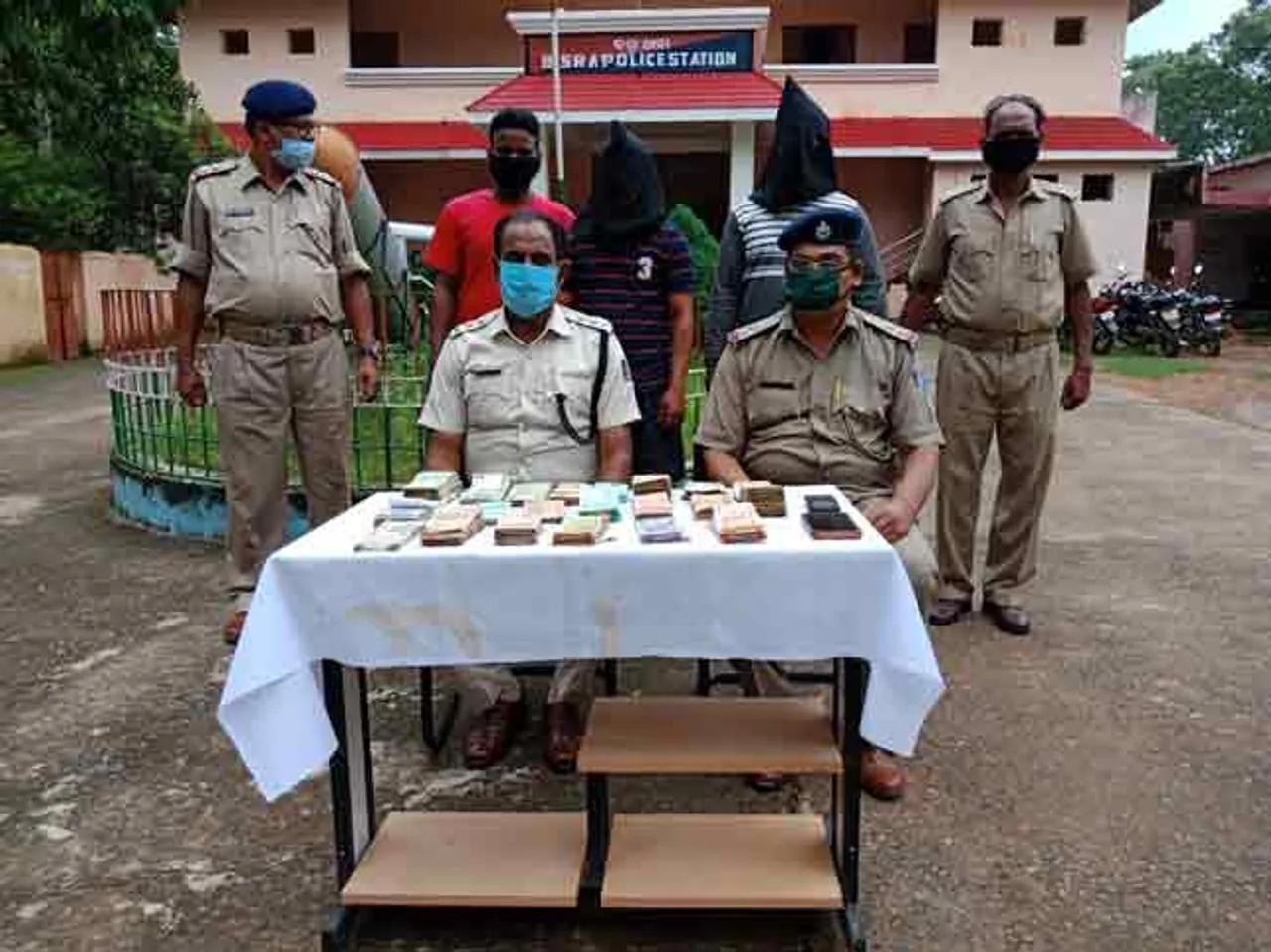 ହାତୀବାରି ଲ୍ୟାମ୍ପସରୁ ଚୋରି ଘଟଣାରେ ୨ ଗିରଫ